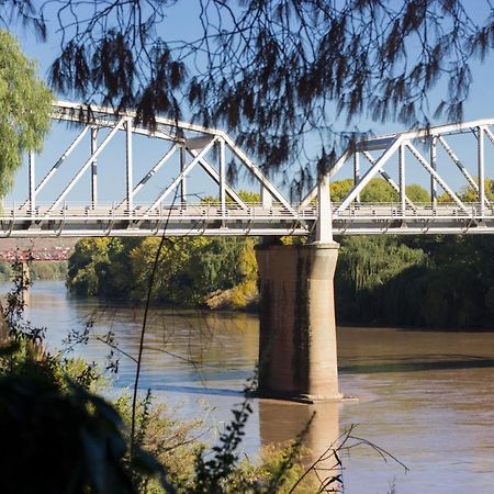 Riverside Lodge & Conference Center アリワル・ノース エクステリア 写真